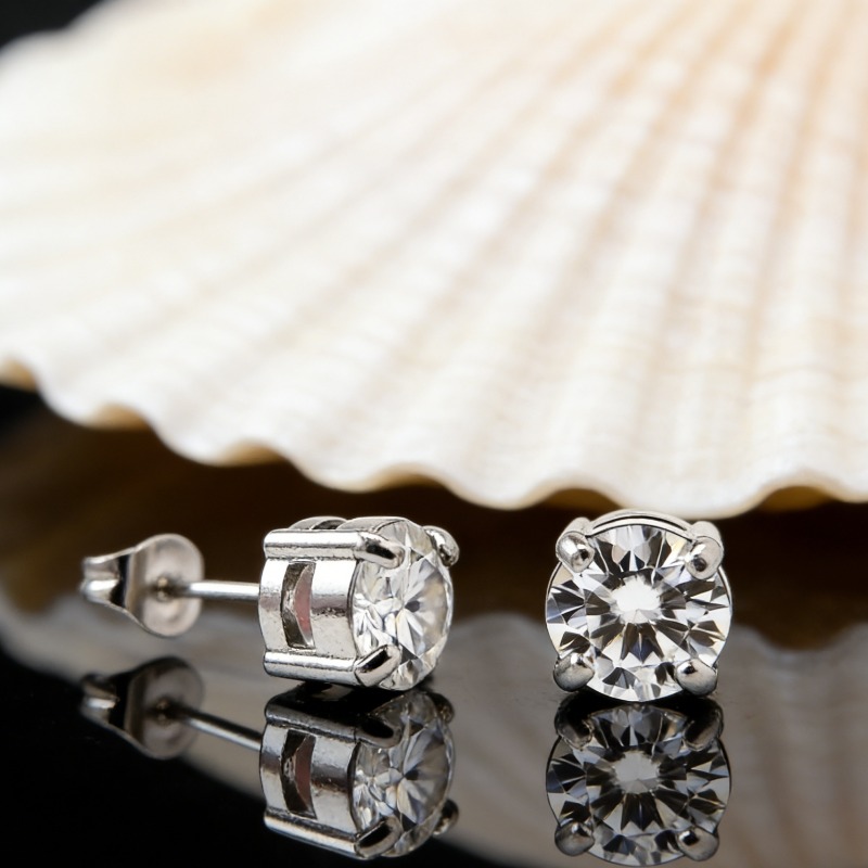 1 Pair 0.5/0.8/1.2/2 Carat Moissanite Four-Prong Earrings, Versatile Style